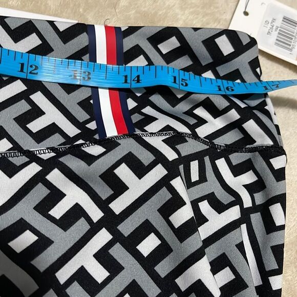 NWT- Tommy Hilfiger- 2X - Picture 6 of 9